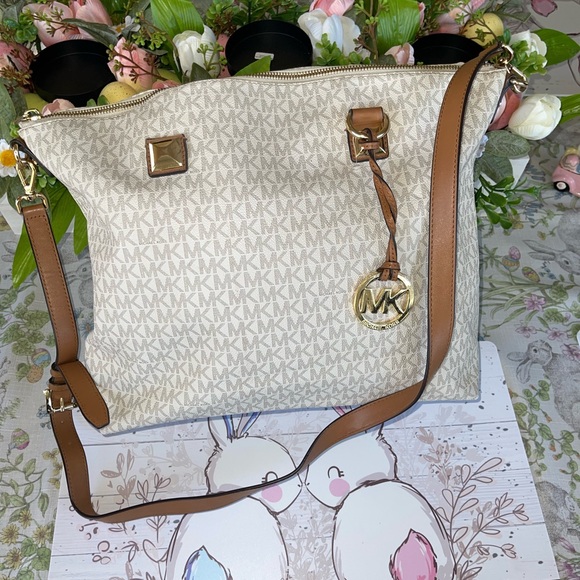 Michael Kors purse - Picture 2 of 7